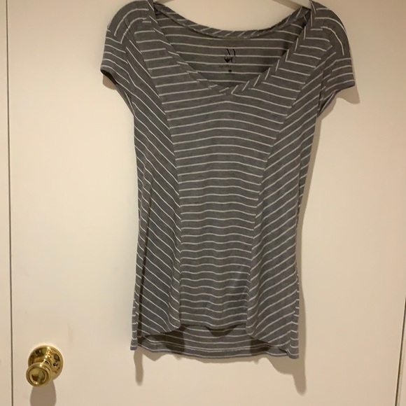 NY & Co grey and white tee shirt - Picture 2 of 4